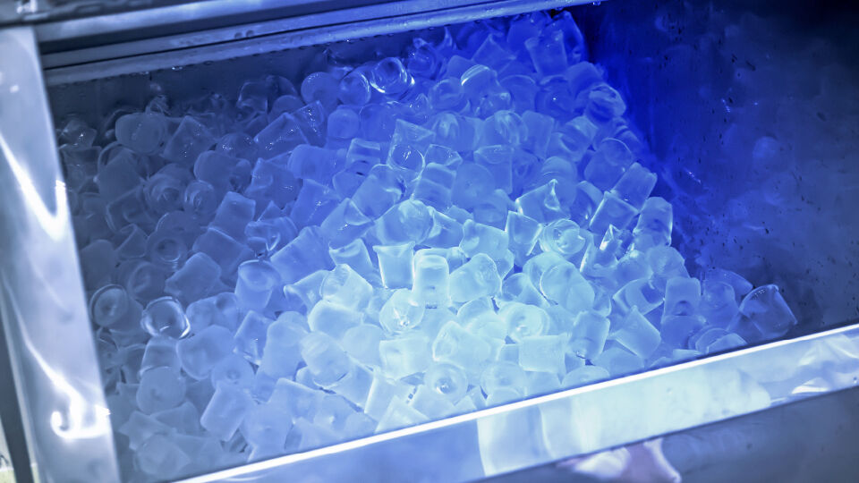 3 pic Lets Be Crystal Clear Ice Machine NEW